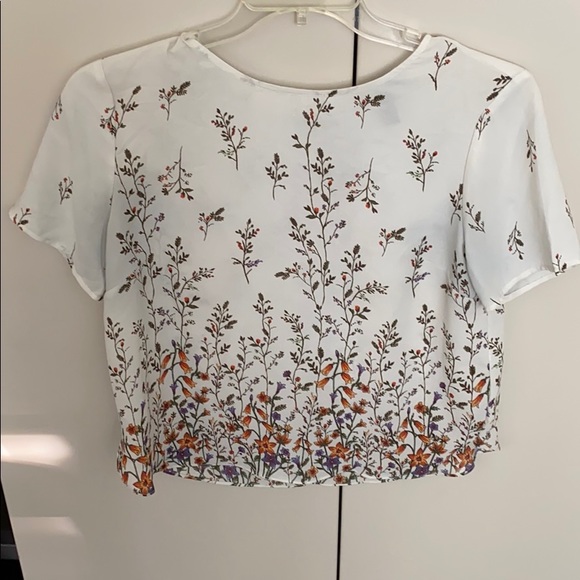 Forever 21 Tops - Forever 21 floral blouse